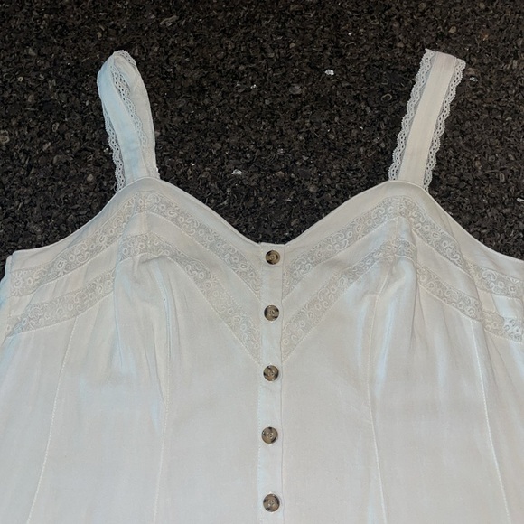 Torrid White Rayon Fit And Flare Slub Lace Trim Button Front Tank - Picture 6 of 8